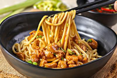 正宗鹵肉麵怎麽做,四川風味特色麵食鹵肉麵香蕉视频成人